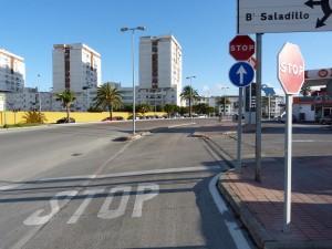 Kúsok mesta Algeciras od Lidlu, kde sme si kúpili slaný chlieb, podobný nášmu.